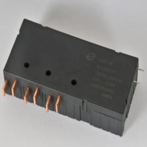 三相磁保持继电器：ZK03-80